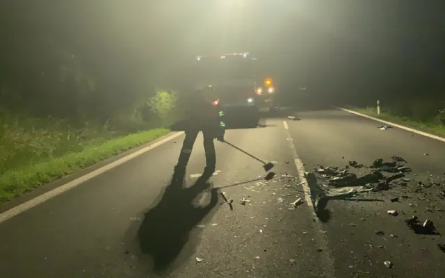 FOTO/VIDEO: Čelní srážka dvou aut mezi Olomoucí a Přerovem si vyžádala dva mrtvé. Hasiči zveřejnili video ze zásahu