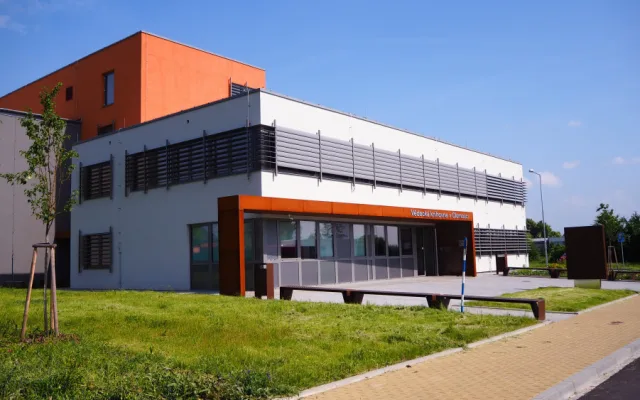 FOTO: Milion a čtvrt svazků z Červeného kostela již má nový domov, dnes byla převezena poslední kniha