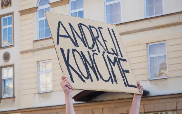 FOTOGALERIE: Na Horní náměstí přišly stovky lidí podpořit nezávilost justice, demonstrovalo se po celé republice