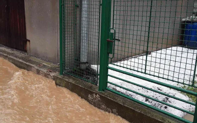 AKTUÁLNĚ: Olomoucký kraj zasáhly silné bouřky. Hasiči hlásí 120 výjezdů