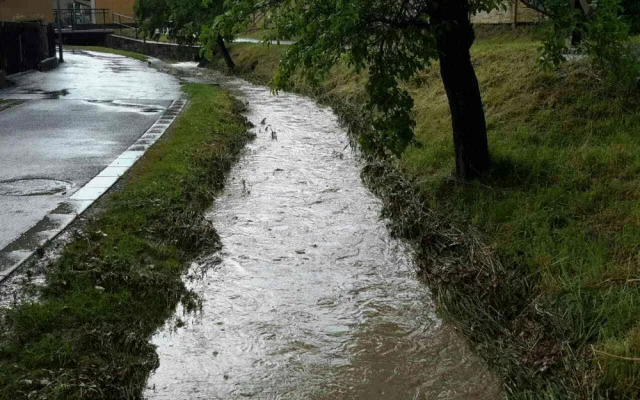 AKTUÁLNĚ: Olomoucký kraj zasáhly silné bouřky. Hasiči hlásí 120 výjezdů