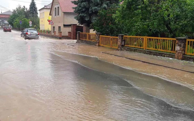 AKTUÁLNĚ: Olomoucký kraj zasáhly silné bouřky. Hasiči hlásí 120 výjezdů