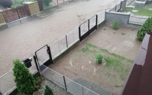 AKTUÁLNĚ: Hasiči mají kvůli bouřce přes 150 výjezdů. Podívejte se na fotky a videa