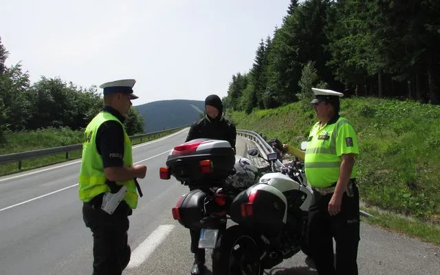 FOTO: Policisté se na Červenohorském sedle zaměřili na neukázněné motorkáře