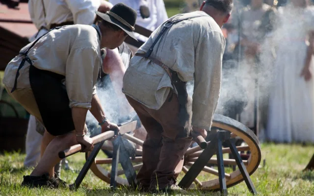 Víkend bude v Čechách pod Kosířem patřit historickým kočárům, koňským spřežením a mistrům 19 řemesel. Koná se Josefkol 2019