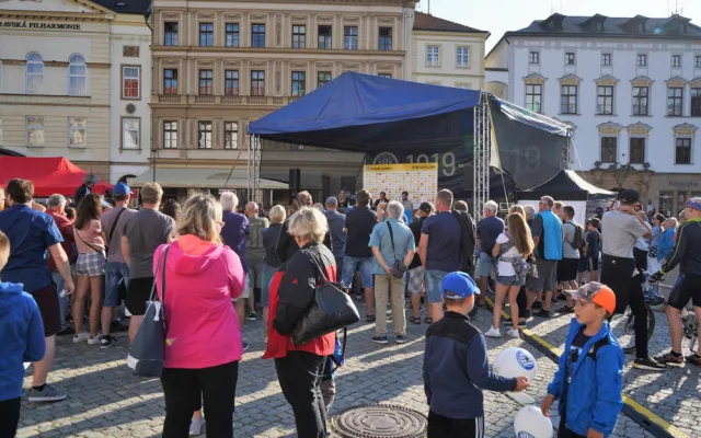 FOTO/VIDEO: Sigma Olomouc představila na Horním náměstí retrodresy i cíle pro novou sezónu