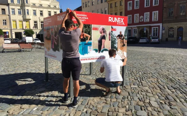 FOTO: Na Dolním náměstí si můžete prohlédnout soutěžní výstavu k extrémnímu závodu Runex Race