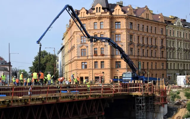 FOTO/VIDEO: U Bristolu probíhají unikátní práce. Celý most se musí vybetonovat za jediný den