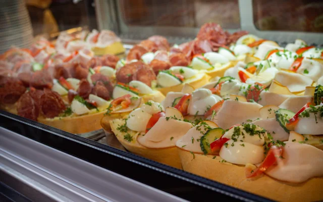 FOTO: Poslední etapa modernizace olomouckého Globusu už je u konce. Vznikl gril i zdravé bistro