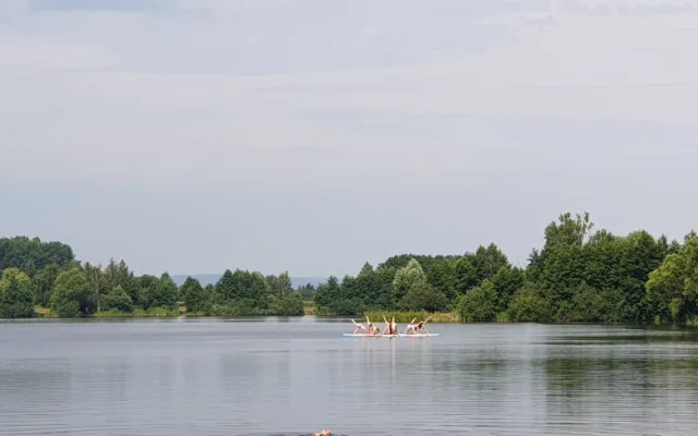 FOTO: Na Poděbradech se cvičí Paddle Yoga, zábavným způsobem procvičíte celé tělo