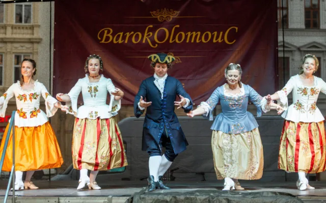 FOTO: Lasery nad Trojicí, SuperStar i klasické barokní opery. Festival BarokOlomouC oživil centrum města