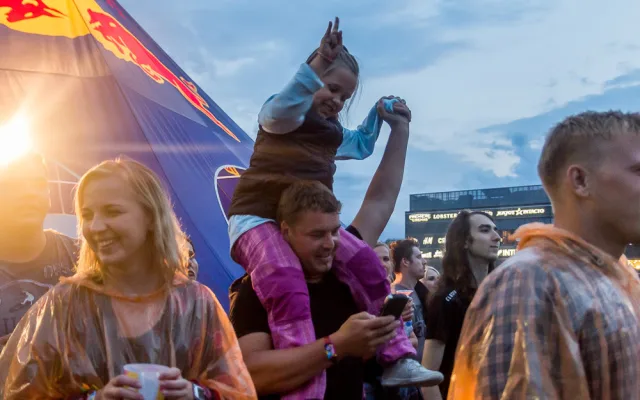 FOTOGALERIE: Létofest letos přilákal davy lidí, neodradily je ani bouřkové mraky a občasný déšť