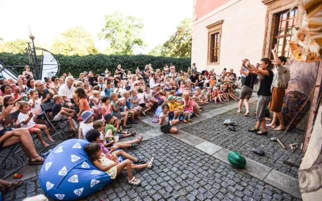 Olomoucké „nejen“ shakespearovské léto je tady. Nabídne Anetu Langerovou, komedie i nové stand-upy