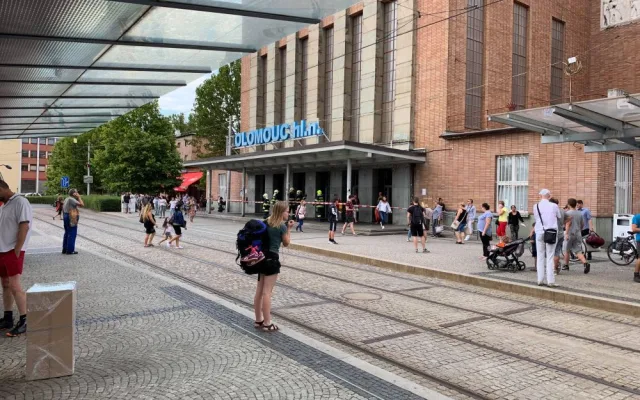 Budova hlavního nádraží byla uzavřena. Hasiči prověřovali únik neznámé látky