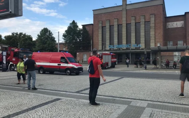 Budova hlavního nádraží byla uzavřena. Hasiči prověřovali únik neznámé látky