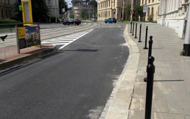 FOTO/VIDEO: Provoz v Palackého ulici je v normálu. Silnice je opravena