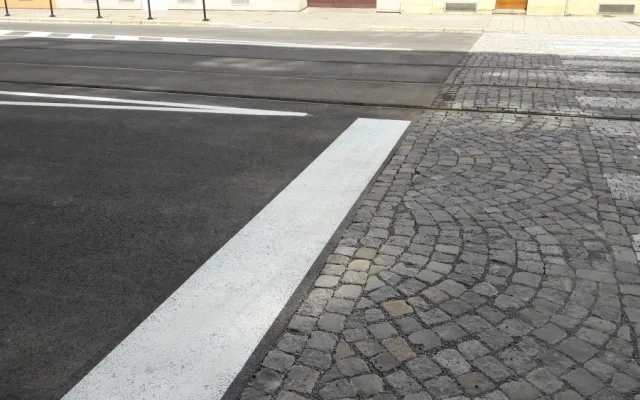 FOTO/VIDEO: Provoz v Palackého ulici je v normálu. Silnice je opravena