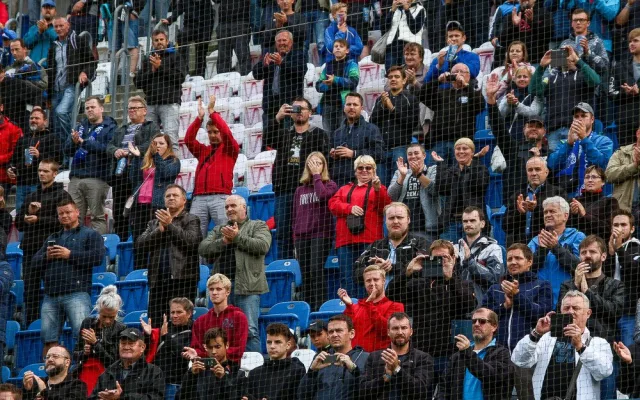 FOTOGALERIE: Zápas století vyhráli reprezentanti 9:2. Na závěr byla slavnostně pojmenována tribuna po Karlu Brücknerovi