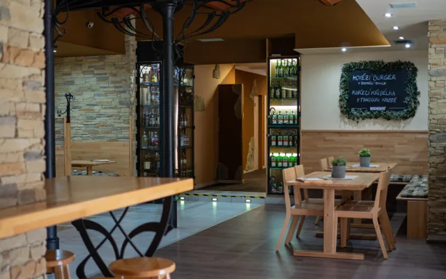 FOTO: Pamatujete Legend jako hernu? To už dávno neplatí, říká majitel restaurace David Malík