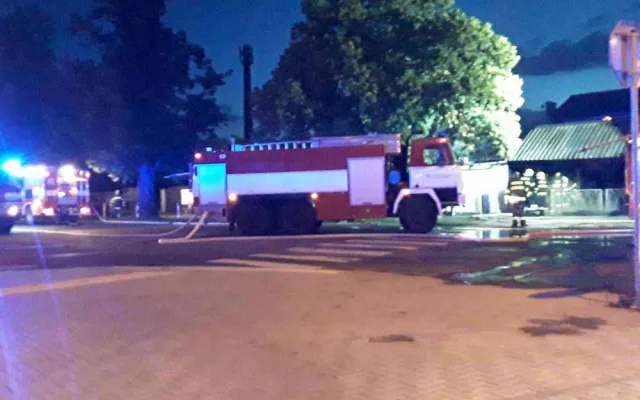 FOTO: V Uničově vyhořelo Rio. U požáru zasahovaly čtyři jednotky hasičů