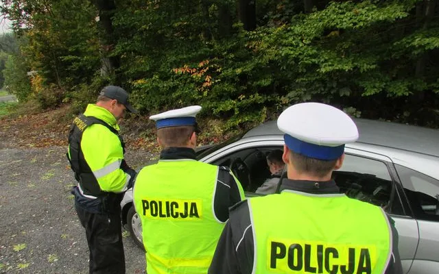 FOTO: Policie kontrolovala všechny hraniční přechody na Jesenicku. Zjistila přes dvacet prohřešků