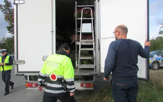 FOTO: Policie kontrolovala všechny hraniční přechody na Jesenicku. Zjistila přes dvacet prohřešků