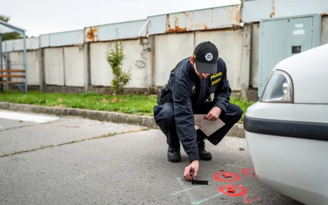 REPORTÁŽ: Střelba, ale i bojová umění a teorie. Podívejte se, jak probíhá policejní příprava