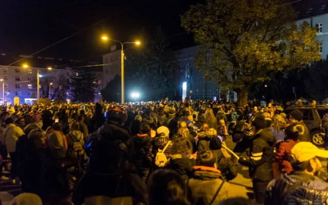 FOTO/VIDEO: Lampionový průvod, pietní akt i velkolepý ohňostroj. Olomoučané si připomněli výročí vzniku Československa