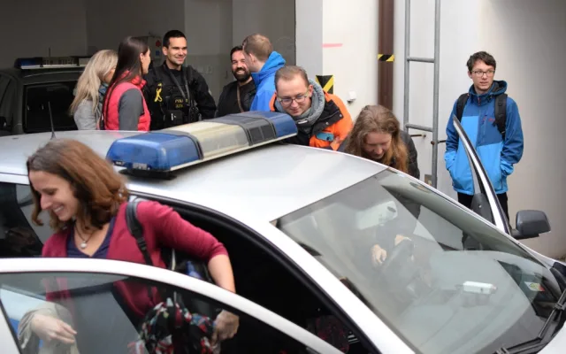 FOTO: Policie pořádala v centru Olomouce Kariérní den. Láká hlavně na náborový příspěvek