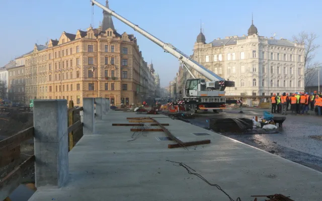 FOTO: Most v Komenského ulici se otevře 18. prosince. Podívejte se, jak vypadá