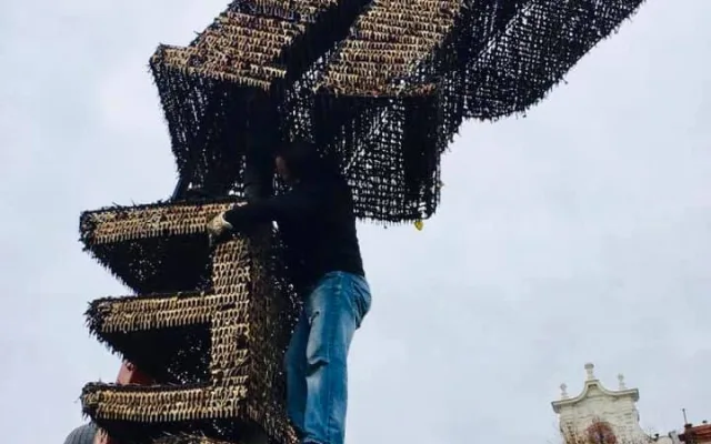 FOTO: Palachovo náměstí v Olomouci nově zdobí socha s názvem Revoluce
