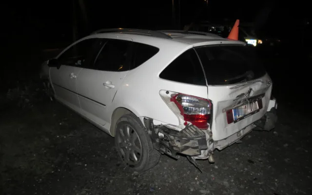 FOTO: Při nehodě začala hořet tři auta. Za nehodu nejspíš může opilý osmnáctiletý mladík