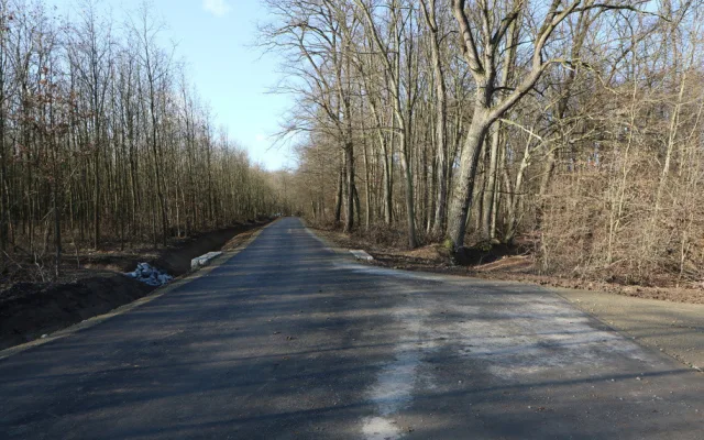 FOTO: Na Loveckou chatu už vede nová asfaltka