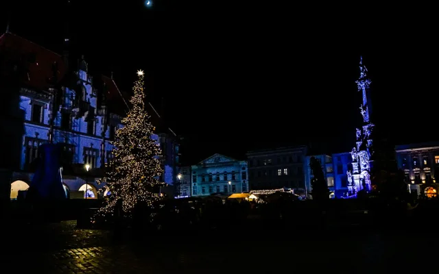 FOTO/VIDEO: Novoroční ohňostroj ozářil nebe nad Olomoucí. Podívejte se na video a fotky