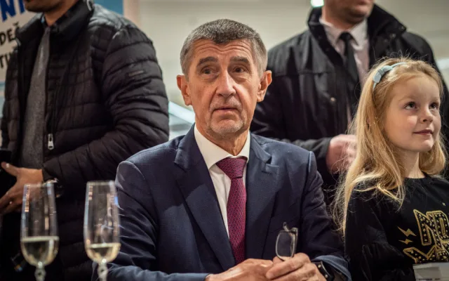 FOTO/VIDEO: Hejtman v Šantovce pokřtil svou knihu, patrony byli trenéři Brückner s Uličným i premiér Babiš