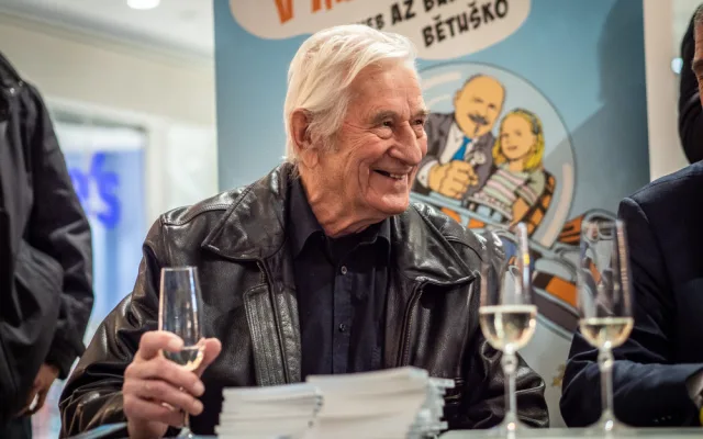 FOTO/VIDEO: Hejtman v Šantovce pokřtil svou knihu, patrony byli trenéři Brückner s Uličným i premiér Babiš