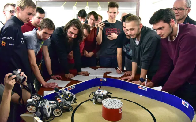 Soutěž Roboti@FSI
