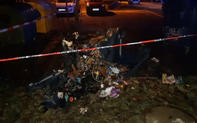 FOTO: Vandal zapálil kontejnery a způsobil škodu téměř za 10 tisíc korun