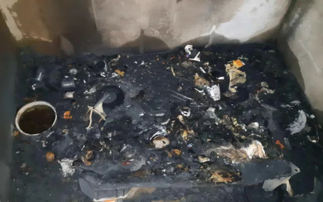 FOTO: Vandal zapálil kontejnery a způsobil škodu téměř za 10 tisíc korun