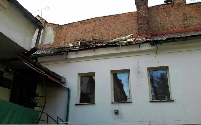 FOTO/VIDEO: Hasiči i dnes pokračují v likvidaci škod po silném větru, evidují desítky výjezdů