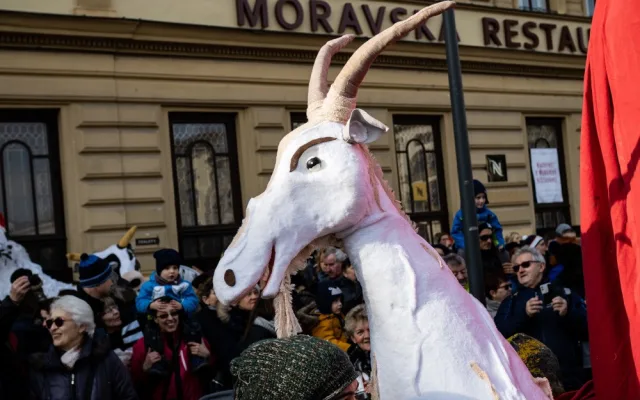 FOTOGALERIE: Olomouckým náměstím prošel druhý masopustní průvod