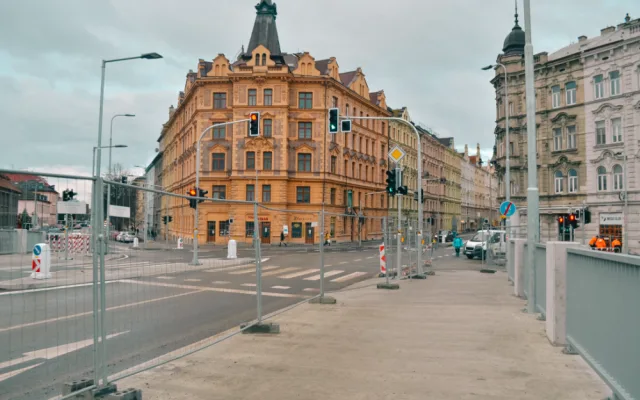 FOTO/VIDEO: Přes most u Bristolu po téměř dvou letech dnes poprvé projedou auta. Takto to tam ráno vypadalo