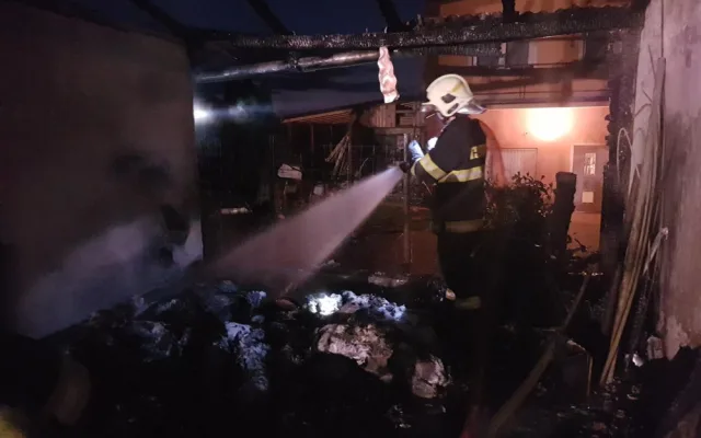 FOTO/VIDEO: Požár hospodářského stavení způsobil škodu přes půl milionu