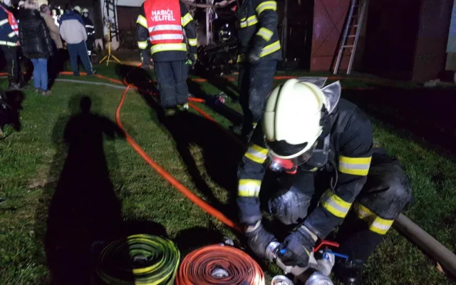 FOTO/VIDEO: Požár hospodářského stavení způsobil škodu přes půl milionu