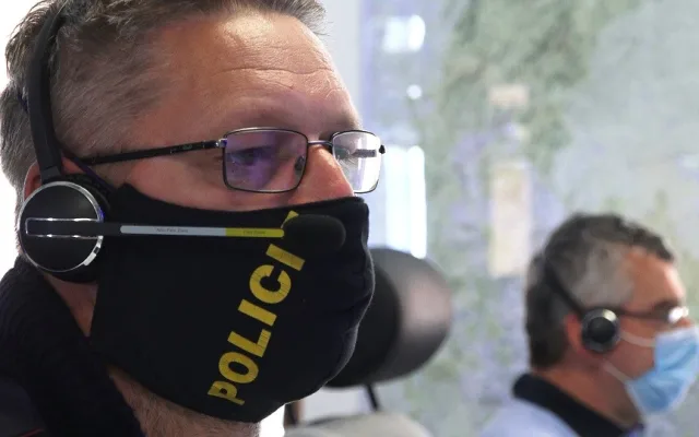 VIDEO: Jak fungují policisté na lince 158 v době pandemie? Za celou dobu přijali v kraji 6 tisíc telefonátů