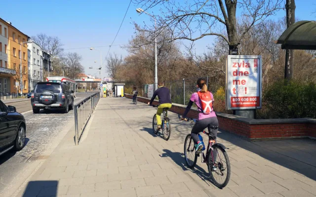 Olomoucká outdoor reklamka ARES CZ poskytla v době pandemie koronaviru plochy zadarmo městu a kraji