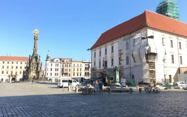 FOTO: Arionova kašna, cíl mnohých lidí lačnících po osvěžení v horkých dnech, je dneškem v provozu