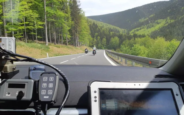 Policisté se o víkendu zaměřili na kontrolu motocyklistů v nebezpečných úsecích