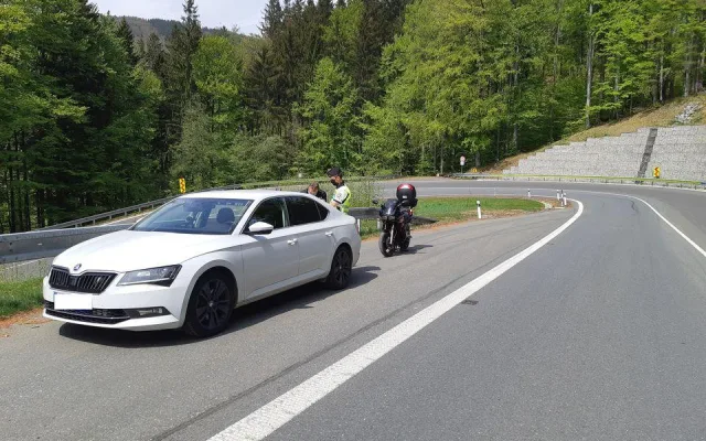 Policisté se o víkendu zaměřili na kontrolu motocyklistů v nebezpečných úsecích