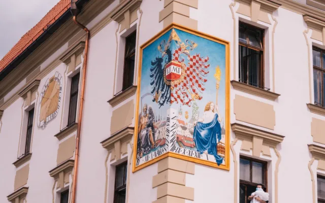 FOTO: Olomouckou radnici zdobí nové sluneční hodiny